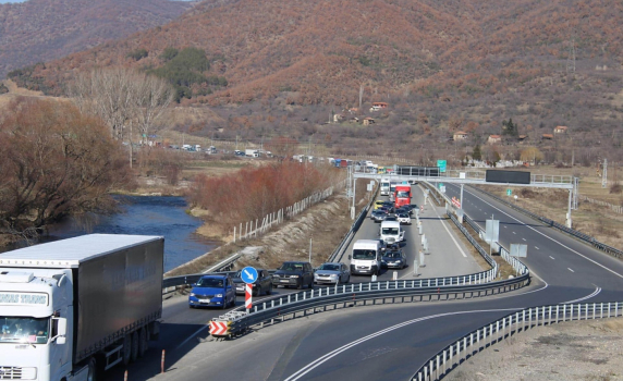 Заради зелените България ще взима 1,5 млрд. евро заем за второто платно на АМ „Струма“ извън Кресненското дефиле