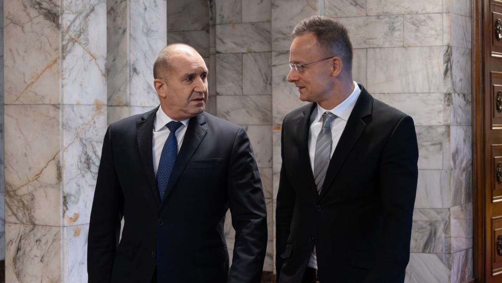 Румен Радев обсъди с Петер Сиярто Европа и Тръмп