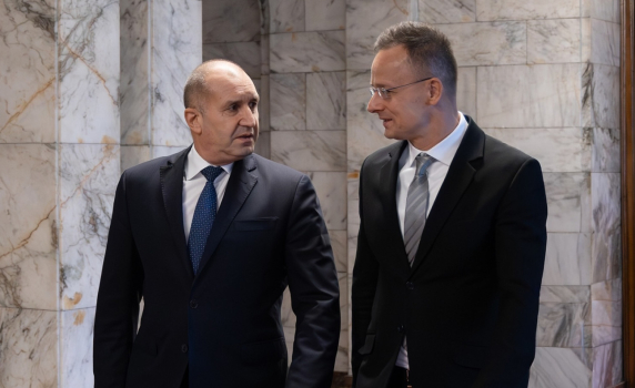 Румен Радев обсъди с Петер Сиярто Европа и Тръмп