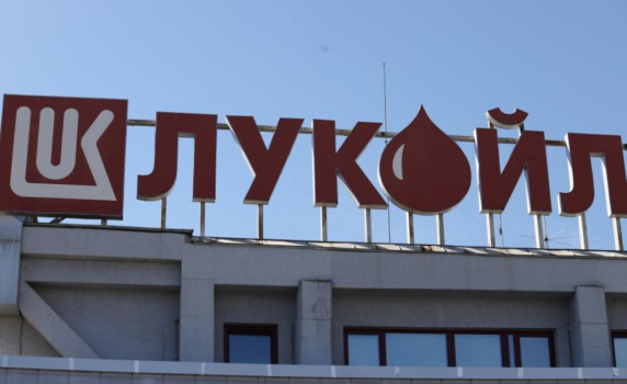 "Лукойл": Преговаряме с няколко потенциални купувачи