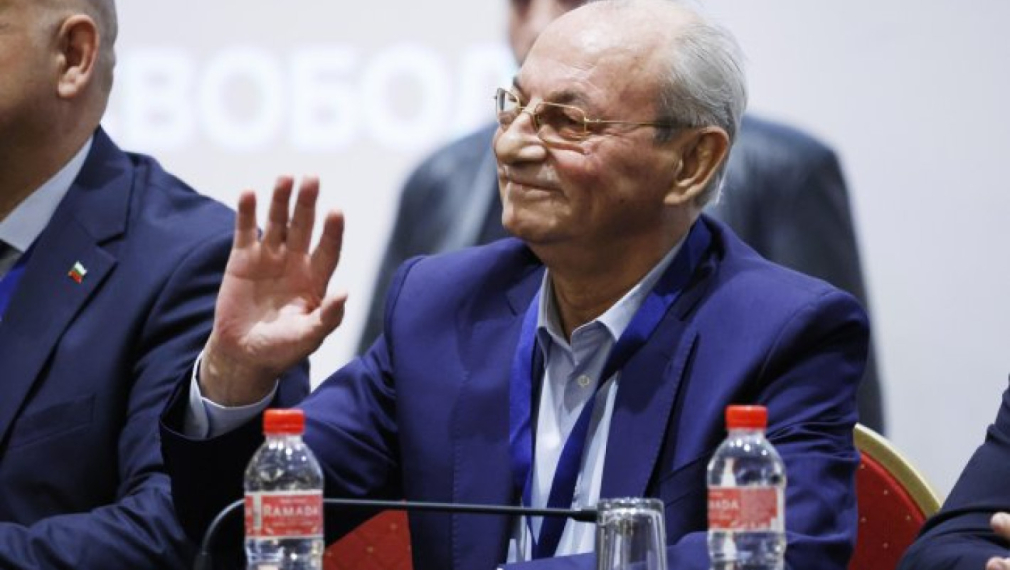 Доган стана почетен председател и на новата си партия. Хасан Азис и Илхан Кючюк отказаха участие в ръководството