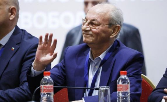 Доган стана почетен председател и на новата си партия. Хасан Азис и Илхан Кючюк отказаха участие в ръководството