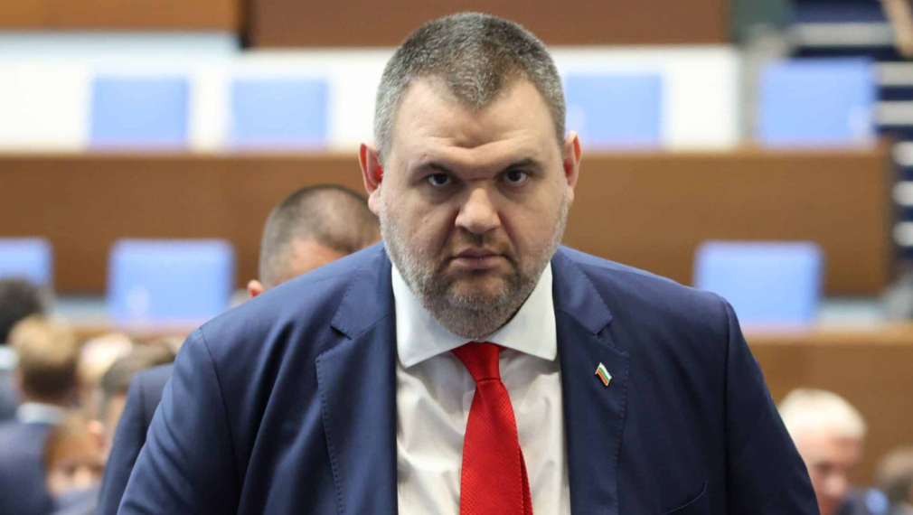 Пеевски поиска правителството да осигури коледни надбавки за пенсионерите в размер на 110 лв.