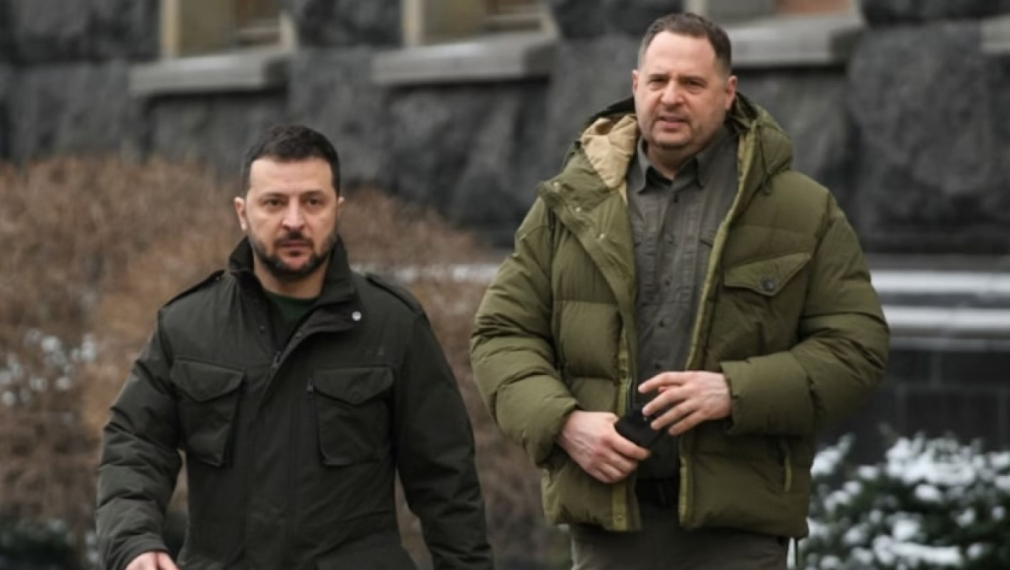 Корупционният скандал в Украйна се разраства - натискат Зеленски да уволни Ермак