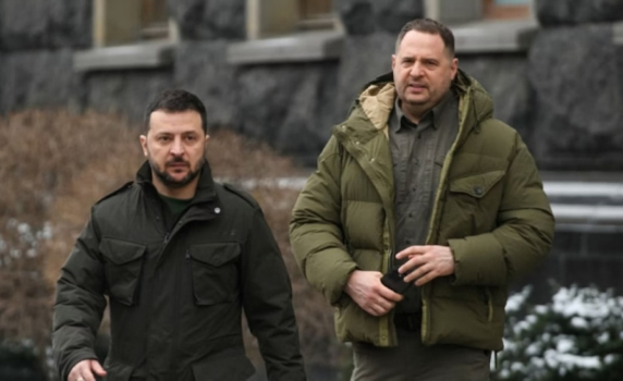 Корупционният скандал в Украйна се разраства - натискат Зеленски да уволни Ермак