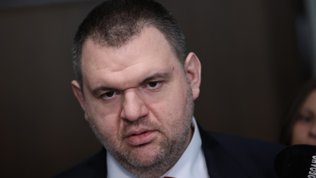 Пеевски ще атакува в съда двойното поскъпване на паркирането в София