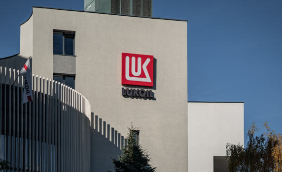 Държавата се готви да купи „Лукойл“ чрез ББР с 2 млрд. евро гаранции