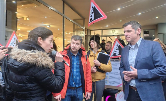 Протест пред Министерството на културата: Проекти са застрашени, а не отговарят на обажданията ни