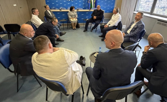 Борисов събра на помирителна среща работодатели и синдикати