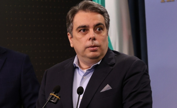 Асен Василев поиска оставката на вътрешния министър Даниел Митов
