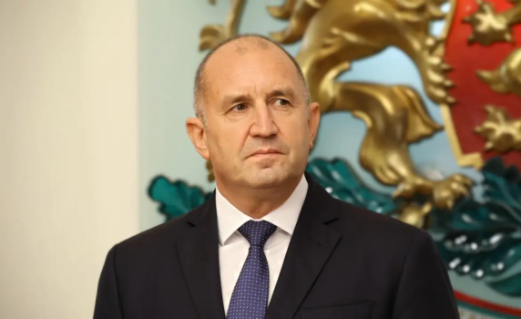 Румен Радев: Оставката е неотложна, предсрочните избори са единственият път