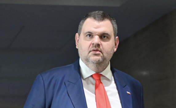 „Монд“: Пеевски - олигархът зад „правителство от марионетки“, разпали гнева на българите