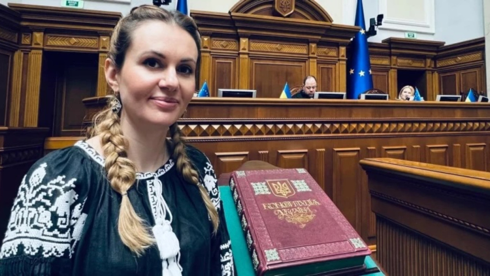 Украинският депутат Анна Скороход е обвинена в приемане на голям подкуп и ръководене на ОПГ