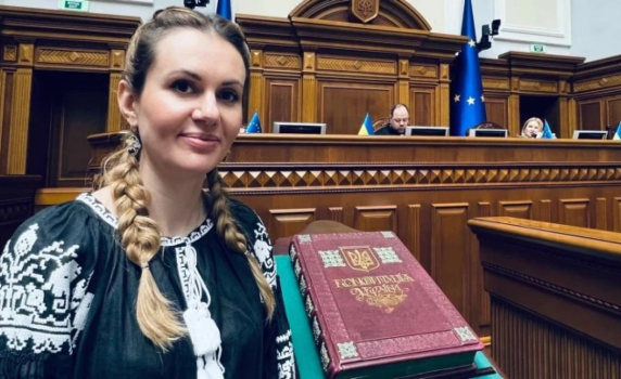 Украинският депутат Анна Скороход е обвинена в приемане на голям подкуп и ръководене на ОПГ