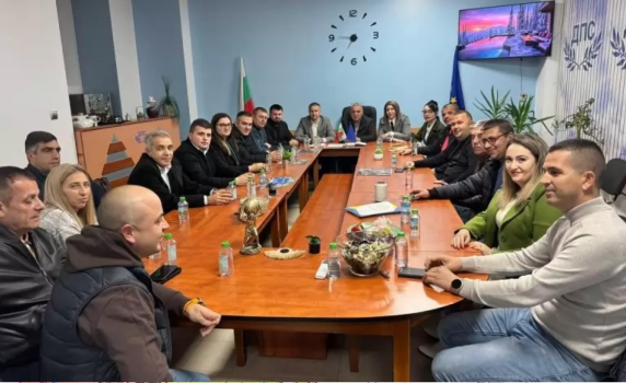 Пеевски насрочи контрапротести