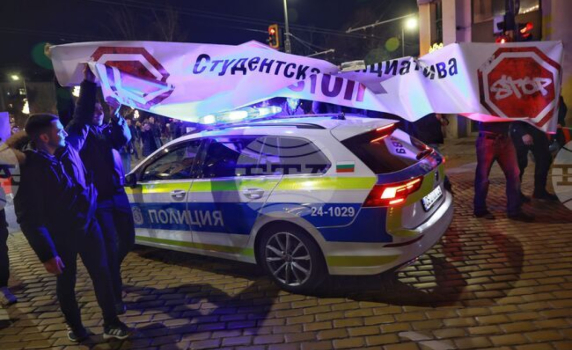 Задържани са 30 души на протеста в центъра на София