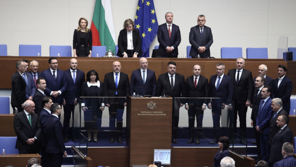 Парламентът единодушно прие оставката на кабинета "Желязков"