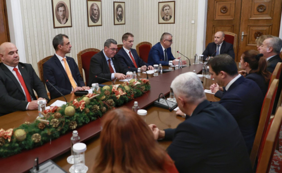 Радев се срещна с АПС: Парламентът е длъжен да промени Изборния кодекс