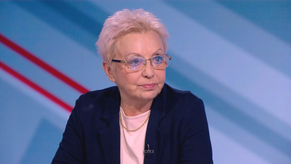 Диана Дамянова: По време на сглобката ПП-ДБ са „ръкоположили” Пеевски в кабинета на Тодор Живков