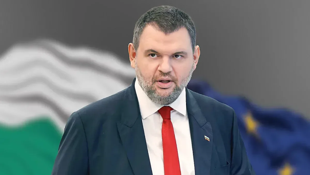 Пеевски: Заради политически чадър от ПП–ДБ съдът пусна директора, обвинен в заснемане на ученици
