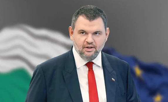 Пеевски: Заради политически чадър от ПП–ДБ съдът пусна директора, обвинен в заснемане на ученици