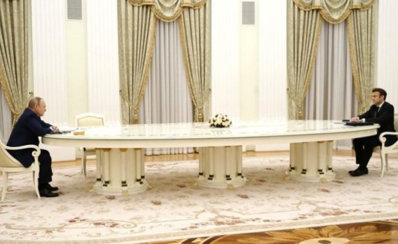 Кремъл: Путин е готов да разговаря с Макрон