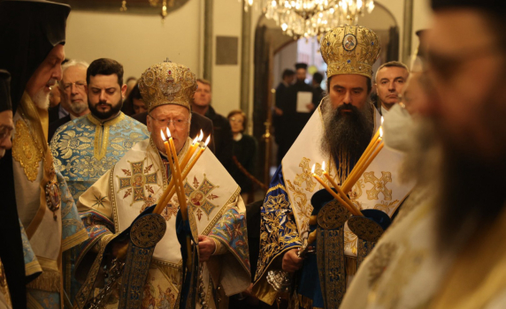 Патриарх Даниил и патриарх Вартоломей отслужиха литургия във Фенер с послание за православно единство
