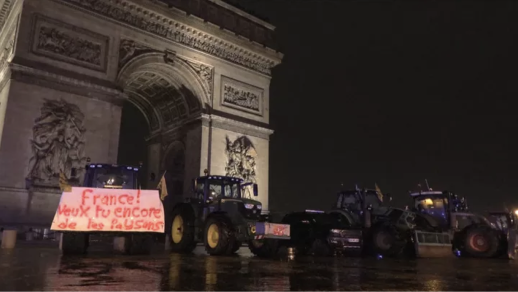 Протестиращи френски фермери блокираха с трактори центъра на Париж