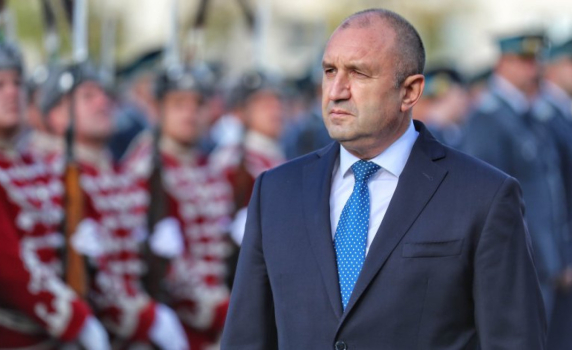 Радев дава третия мандат на АПС на Ахмед Доган
