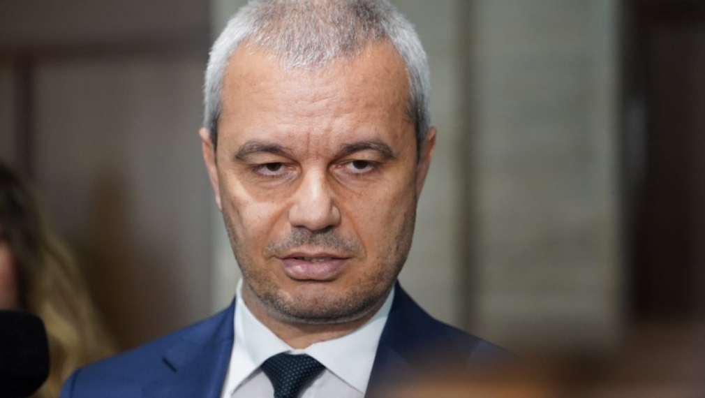Костадинов: Радев направи сериозна политическа грешка. Свали маската си преди представлението да започне