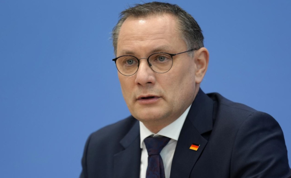 Лидерът на "Алтернатива за Германия" призова правителството на Мерц да говори с Русия