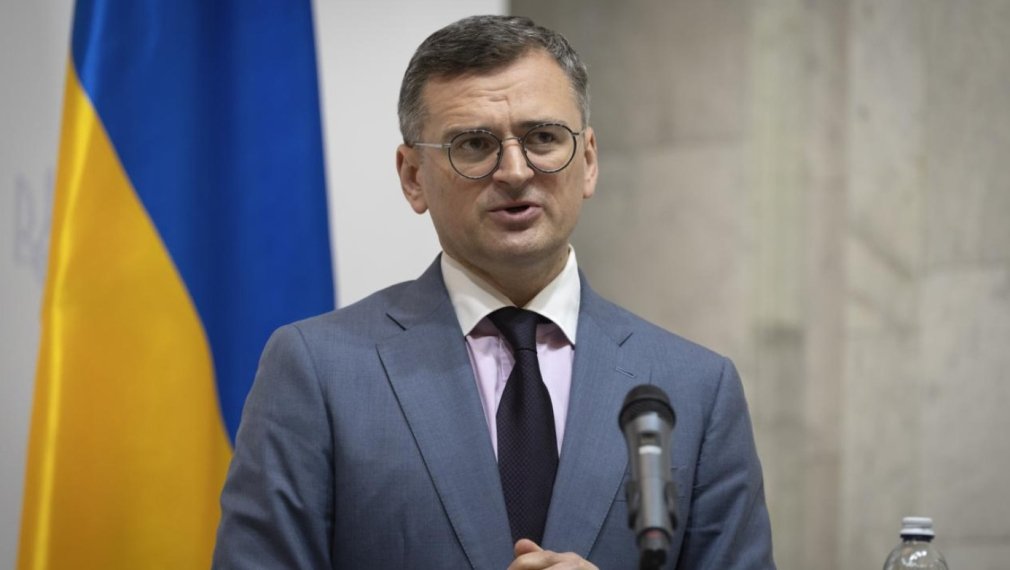 Украинците нарекоха Кулеба "лицемер" заради призива му да се хранят в ресторанти