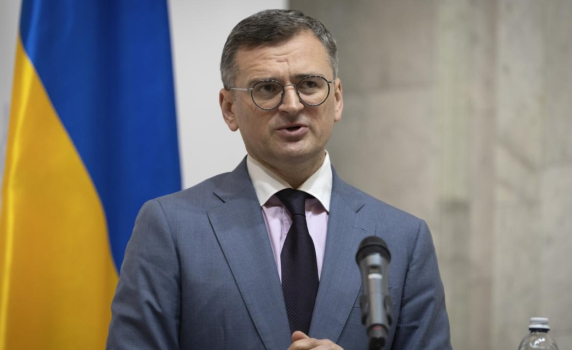 Украинците нарекоха Кулеба "лицемер" заради призива му да се хранят в ресторанти