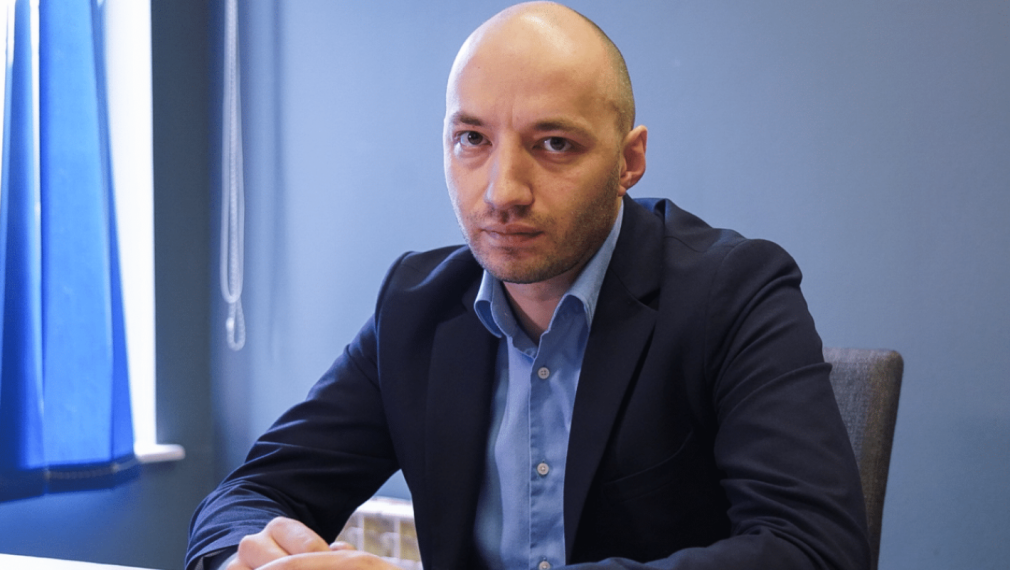 Димитър Ганев: Вълна или цунами ще вдигне Радев? Търси профила на Орбан, но по-умерен