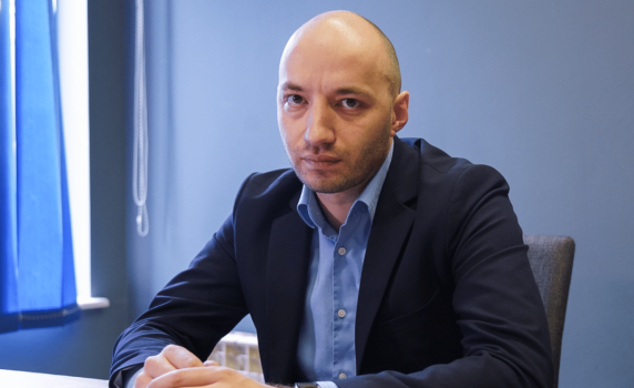 Димитър Ганев: Вълна или цунами ще вдигне Радев? Търси профила на Орбан, но по-умерен
