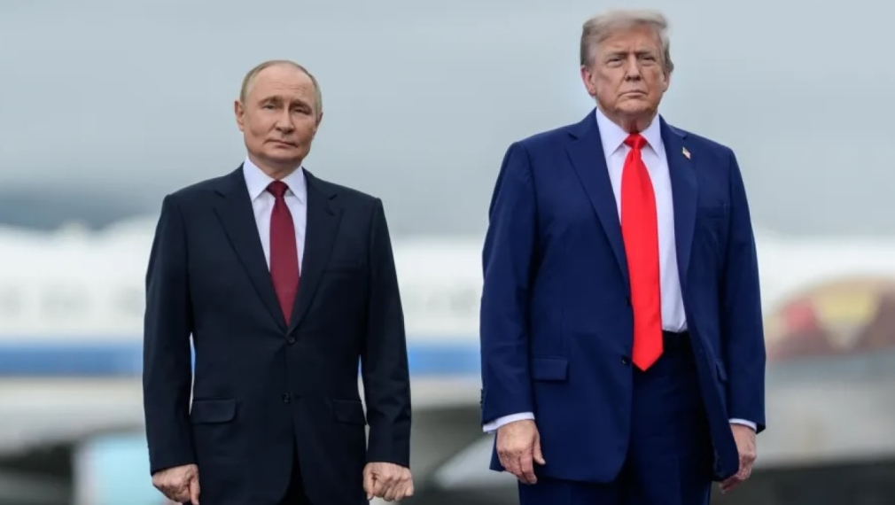 Тръмп е сложил снимка с Путин в Белия дом до снимка с внучката си