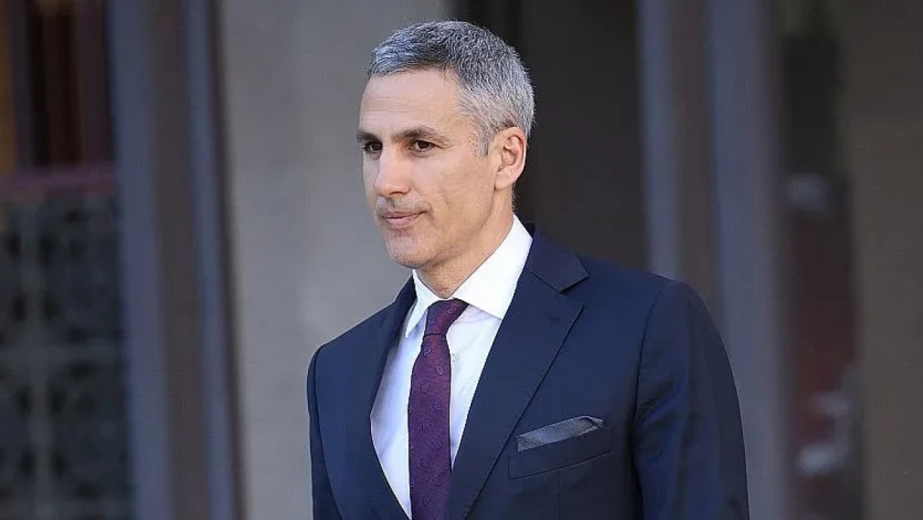 Андрей Гюров вече е длъжен сам и незабавно да напусне БНБ. Така пише в закона