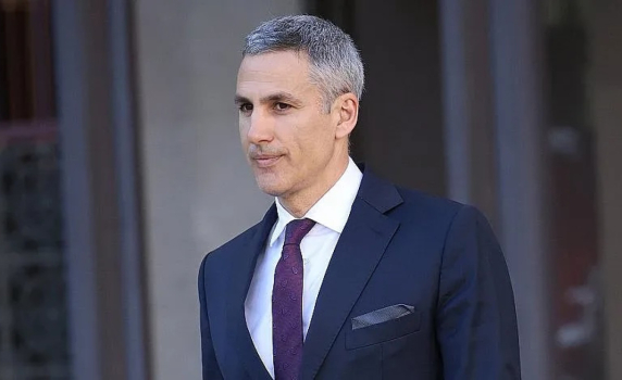 Андрей Гюров вече е длъжен сам и незабавно да напусне БНБ. Така пише в закона