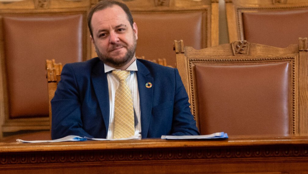 Ще носи ли Сандов отговорност за договора, легитимирал паравоенната структура край Петрохан?