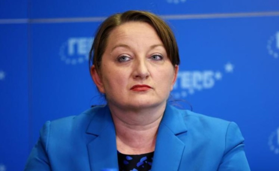 Деница Сачева: Служебният кабинет ще е на ПП-ДБ