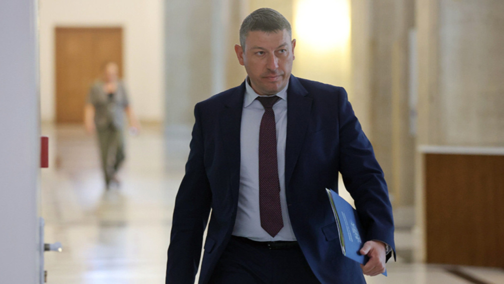 Денев: Никога не е имало служители на ДАНС при хижа "Петрохан"