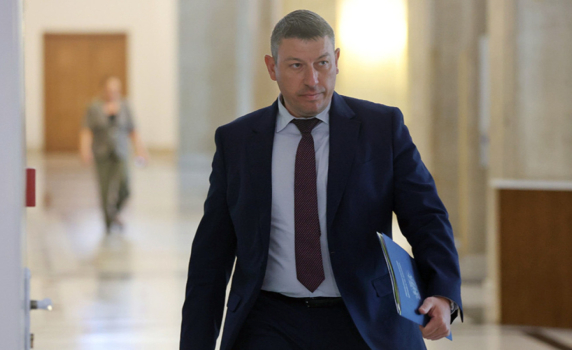 Денев: Никога не е имало служители на ДАНС при хижа "Петрохан"