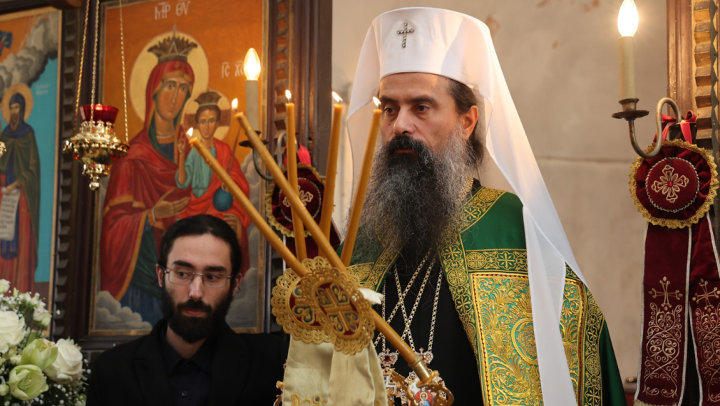 Патриарх Даниил отслужи заупокойна света литургия в Байлово в памет на Дядо Добри