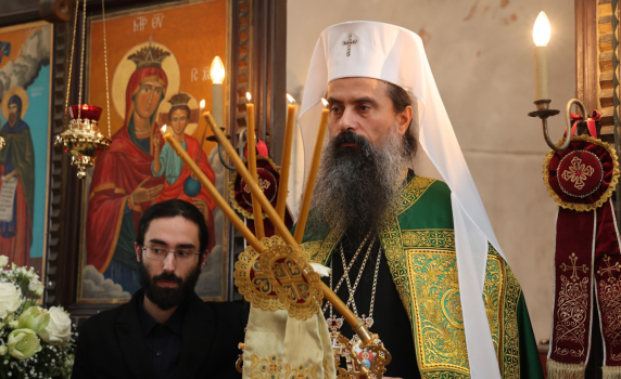 Патриарх Даниил отслужи заупокойна света литургия в Байлово в памет на Дядо Добри