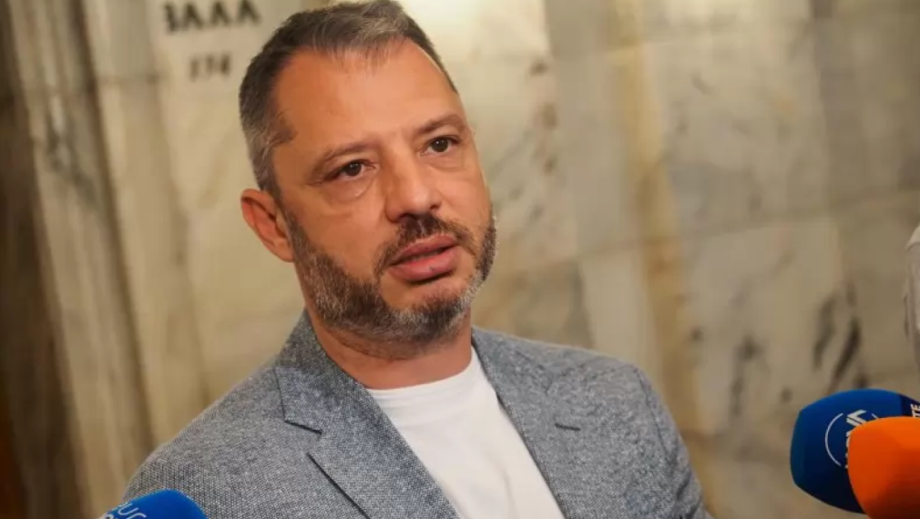 Добрев отрече да напуска ГЕРБ и цитира Марк Твен: Слуховете за моята смърт са силно преувеличени