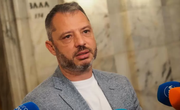 Добрев отрече да напуска ГЕРБ и цитира Марк Твен: Слуховете за моята смърт са силно преувеличени