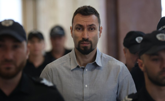 Съдът намали присъдата на Орлин Владимиров, който уби жена си и я напъха в куфар, от доживотен затвор на 20 г.
