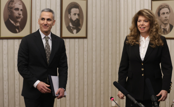 Андрей Гюров представи състава на правителството