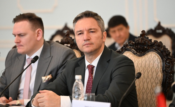 Вигенин към президента на Киргизстан: Партньорството с ЕС създава нови възможности