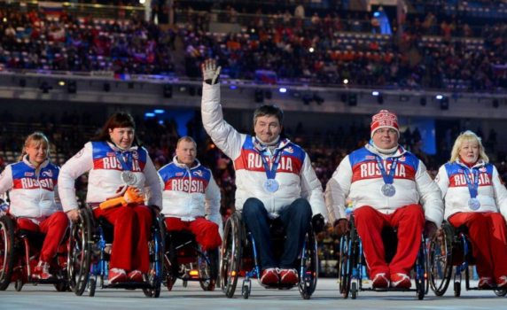 Пуснаха руски спортисти с химн и знаме на параолимпийските игри